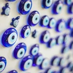 Les croyances sur le mauvais œil : comment se protéger à travers le monde ?