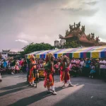 Comment les danses traditionnelles rythment la fête de la musique dans divers pays